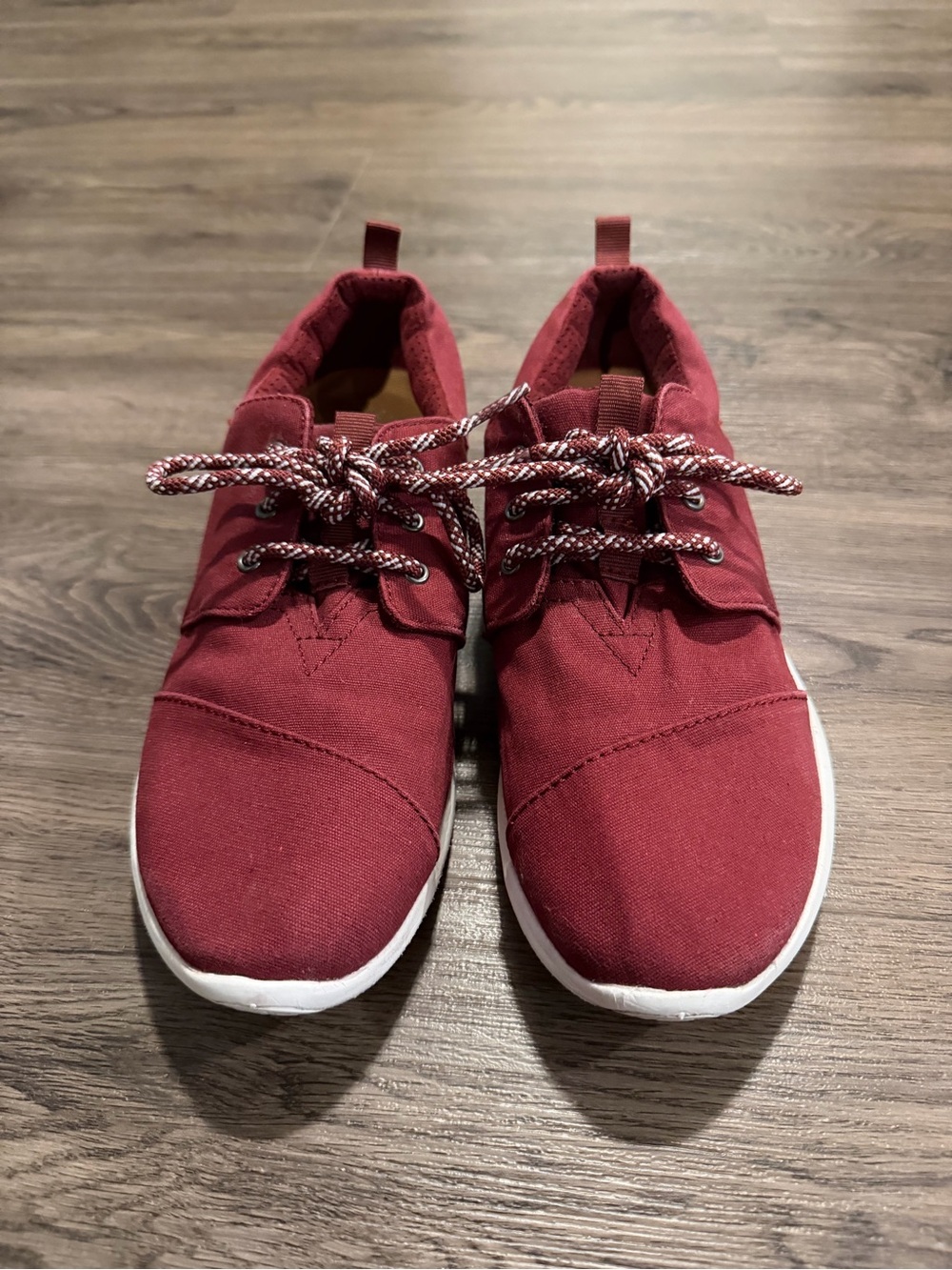 Toms Comfort Sneaker Del Ray Burgundy Maroon Canvas Lace Up Women's Size 8.5